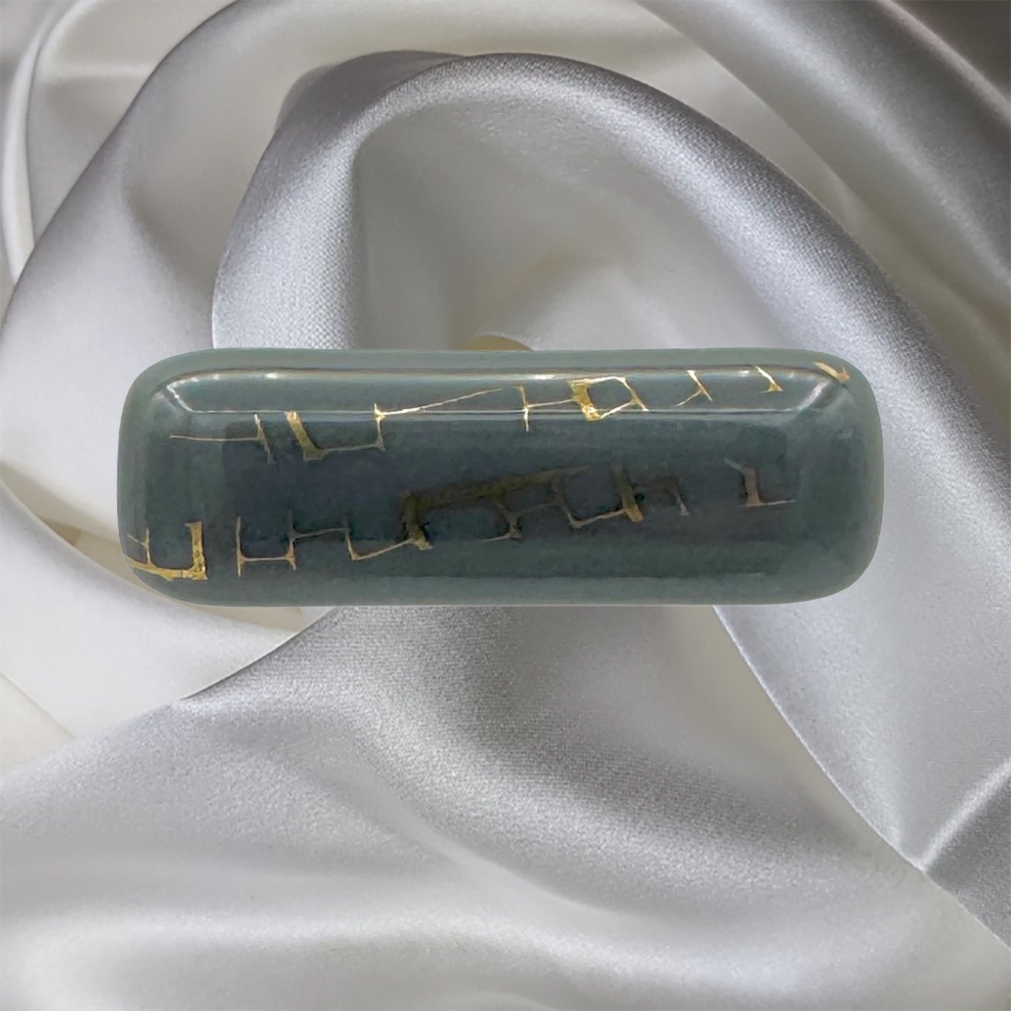 Gray-Gold Striped Scarf Magnet | Lapel Pin